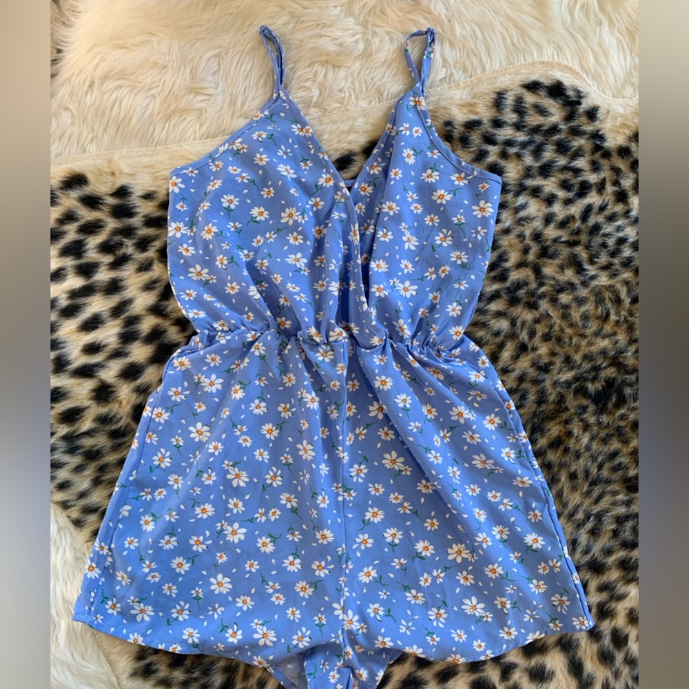 Cute daisy romper